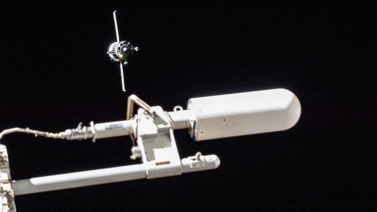 Le vaisseau d'équipage Soyouz MS-21 s'approche de la station spatiale