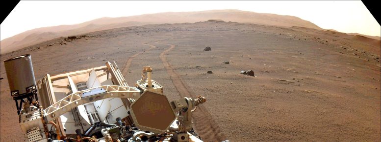 Traces de roues du rover martien Persévérance de la NASA