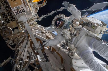 Les astronautes de la station spatiale se détendent après un mois de mars chargé, les cosmonautes s'habituent à la vie dans la station.