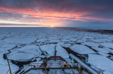 Le retrait annuel rapide de la glace de mer de l'Antarctique expliqué par de simples règles de physique
