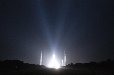 Les équipes de la NASA procèdent aux opérations de nuit pour la répétition générale humide d'Artemis I