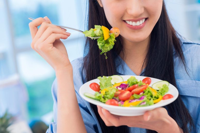 Salade de nourriture végétarienne heureuse