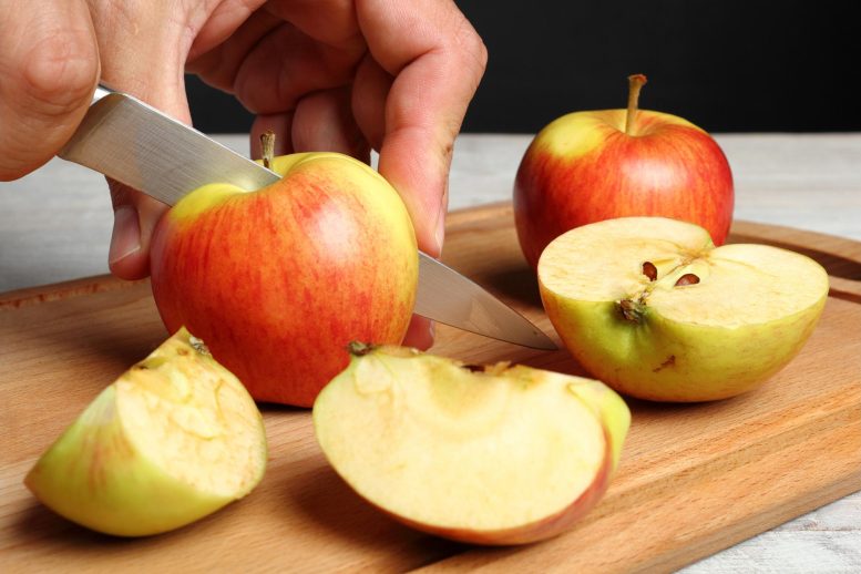 Couper les pommes en tranches
