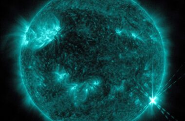 Le Soleil émet des éruptions solaires modérées et fortes - Capturé par l'Observatoire de la dynamique solaire de la NASA