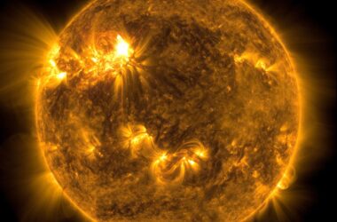 Une éruption solaire modérée jaillit du Soleil - Captée par l'observatoire de la dynamique solaire de la NASA