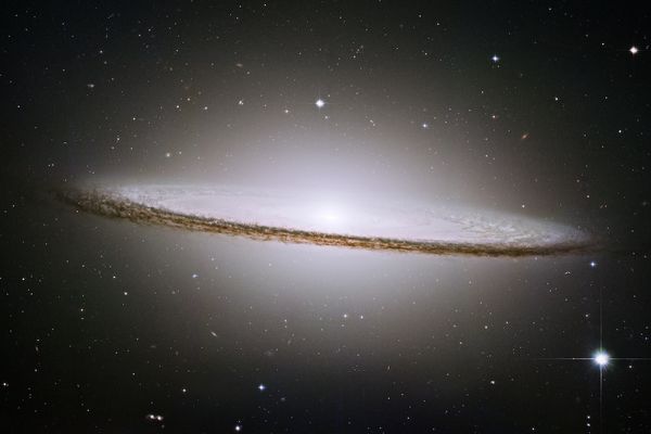 Galaxie du Sombrero ; Hubble