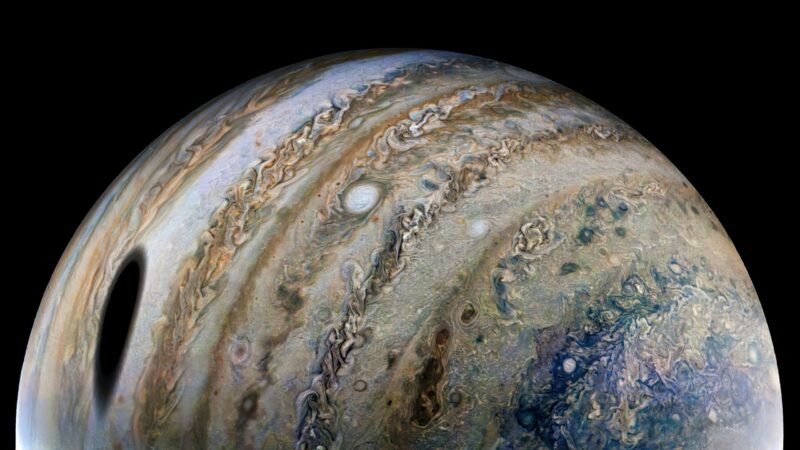 Ganymède projette une ombre gigantesque sur Jupiter dans une nouvelle image spectaculaire de la sonde Juno de la NASA.