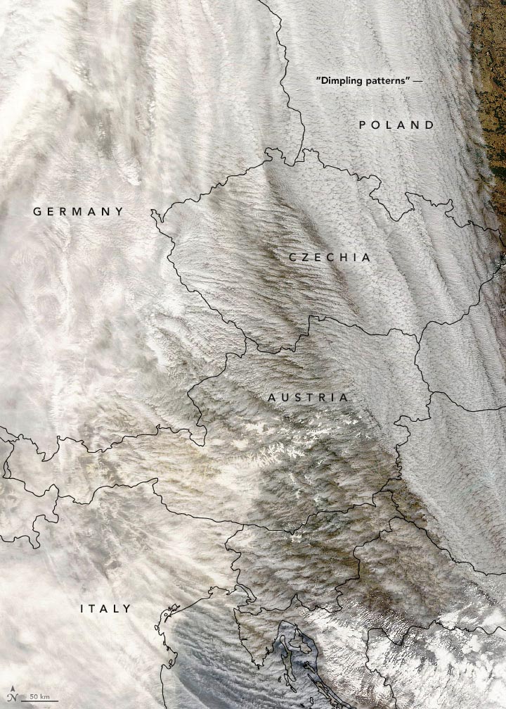 Nuages de tempête poussiéreux au-dessus de l'Europe Mars 2022 Annoté
