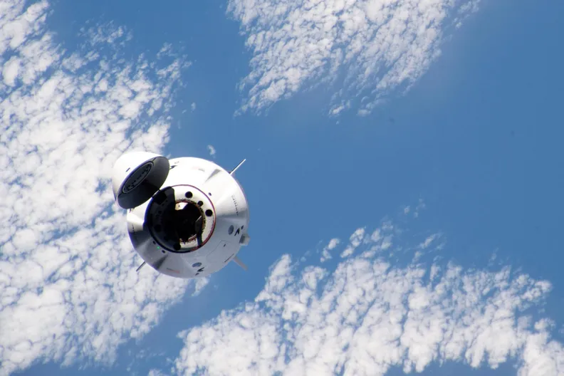 SpaceX Dragon Endeavour transportant les astronautes d'Axiom Ax 1