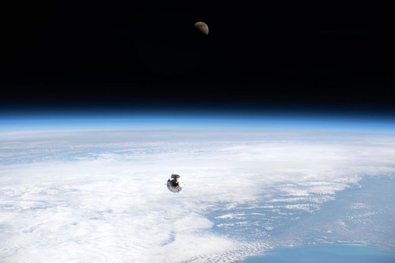 SpaceX Dragon Endeavour transportant quatre astronautes de la mission Axiom 1