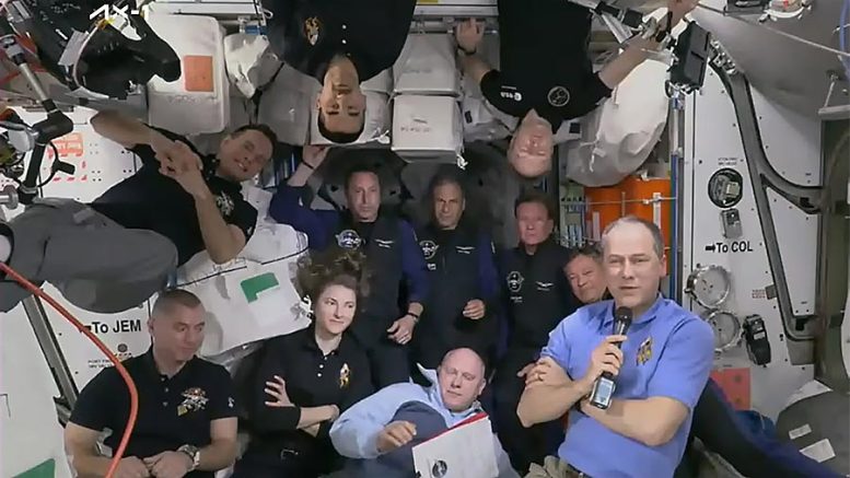 Les astronautes de l'Ax-1 entrent dans la station