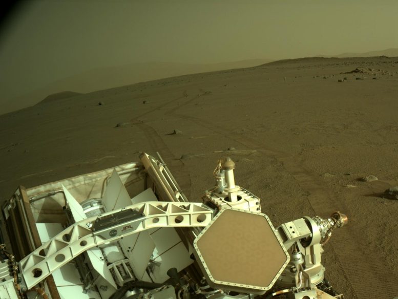 Traces des roues du rover Mars Perseverance Sol 388