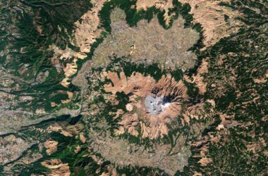 Explorer la Terre depuis l'espace : Le Mont Aso - Le plus grand volcan actif du Japon