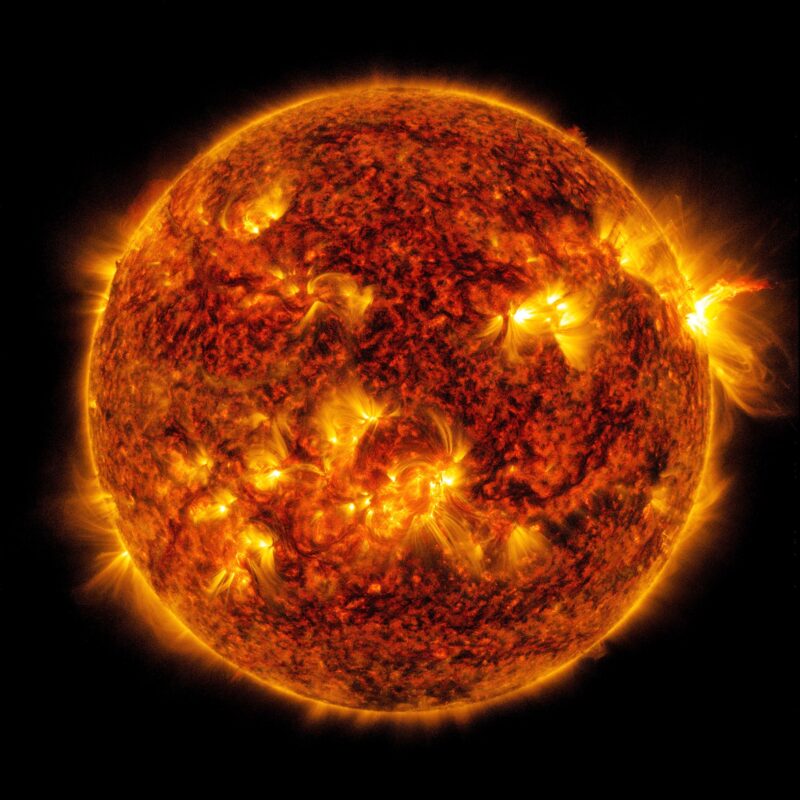 Une puissante éruption solaire de classe X jaillit du Soleil - Captée par l'observatoire de la dynamique solaire de la NASA