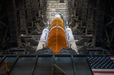 La fusée Artemis I et le vaisseau spatial se préparent à retourner sur la rampe de lancement pour terminer le test de répétition de la robe mouillée.