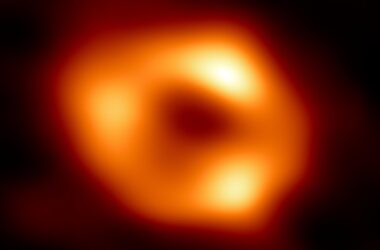 Rencontrez Sagittarius A* - Les astronomes révèlent la première image du trou noir au cœur de la Voie lactée.