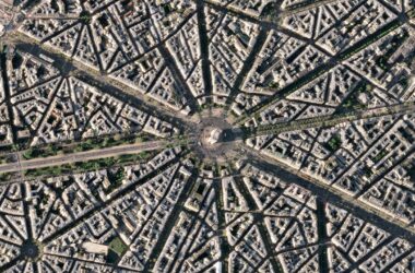 Exploration de la Terre depuis l'espace : Arc de Triomphe, Paris en haute résolution
