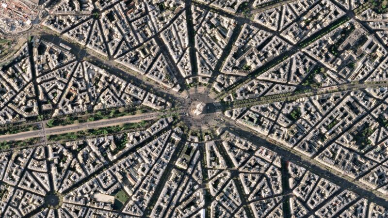 Exploration de la Terre depuis l'espace : Arc de Triomphe, Paris en haute résolution