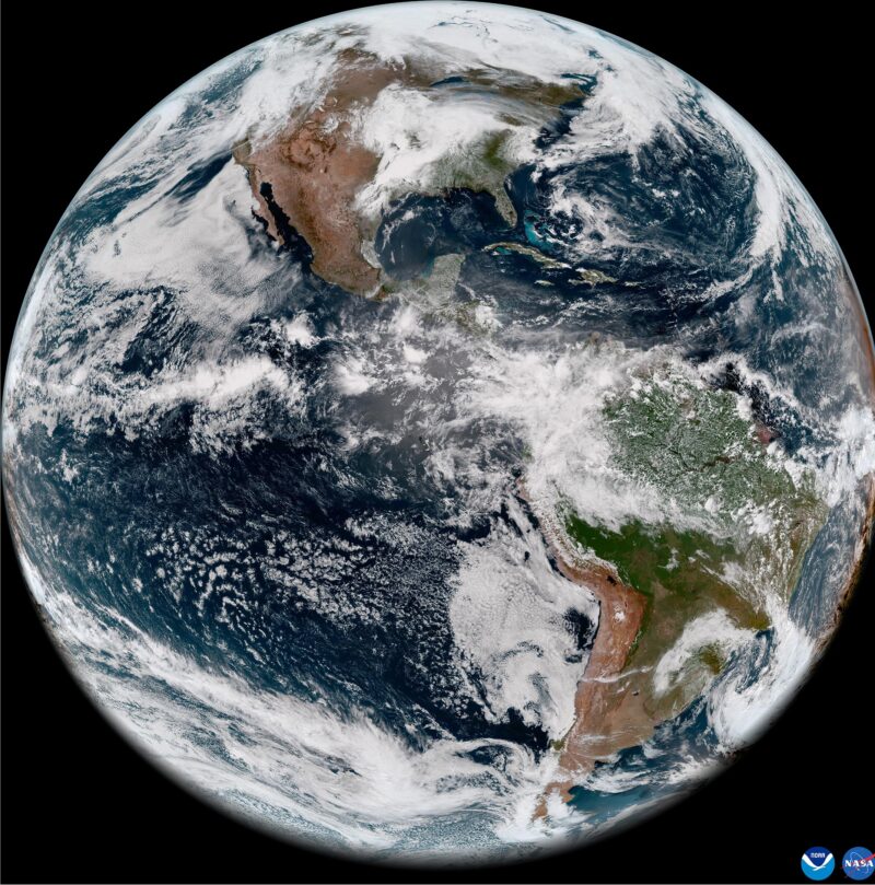 Première image étonnante de la Terre provenant du satellite avancé GOES-18