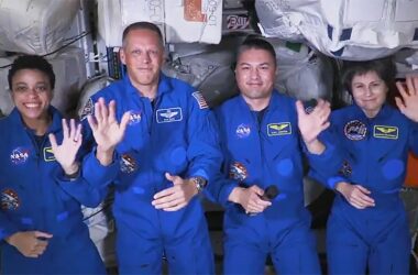 Astronauts Starliner Farewell
