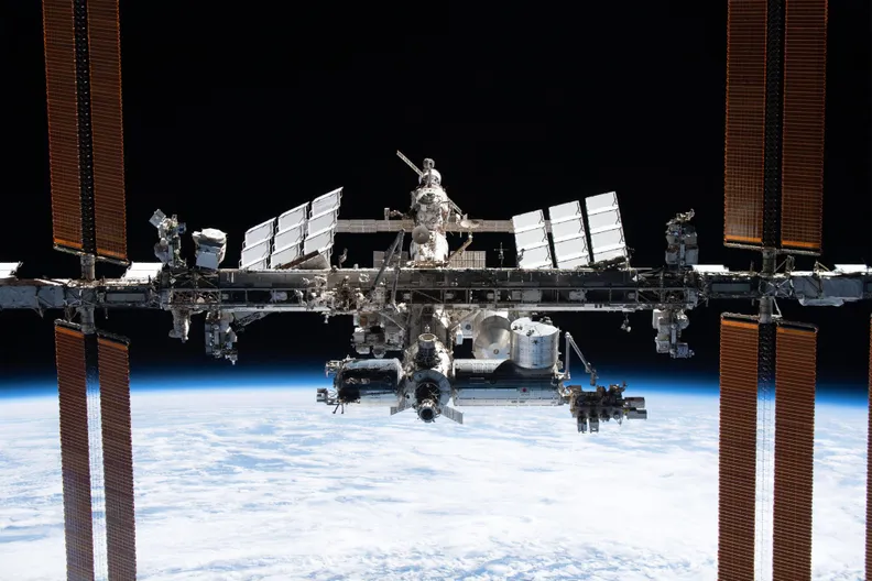 ISS La station spatiale internationale au-dessus de la Terre