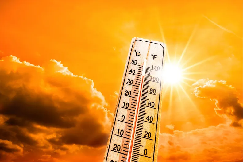Thermomètre soleil chaud Concept de canicule