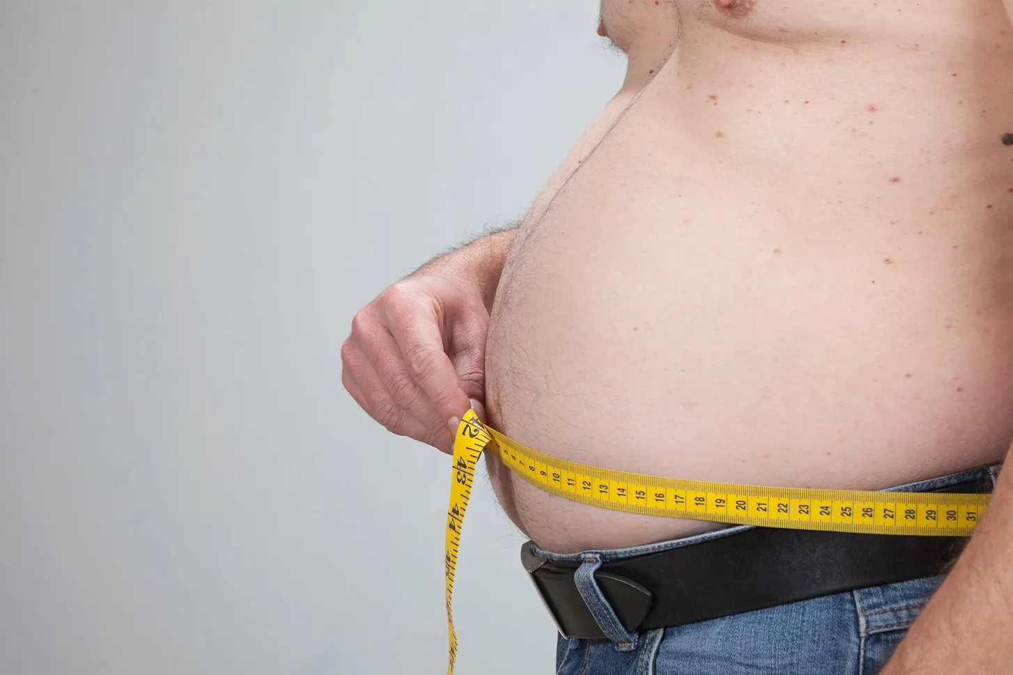Homme obèse au gros ventre