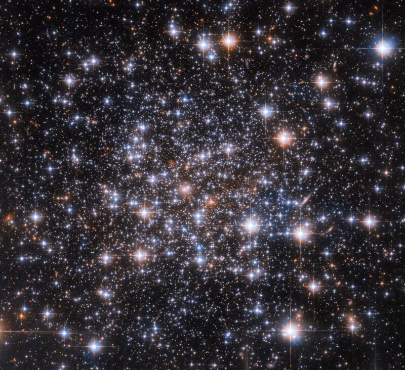 Hubble étudie un mystérieux amas globulaire à la recherche d'indices.