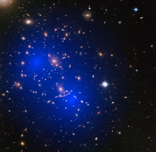 Amas de galaxies Abell 370 avec carte de la matière noire