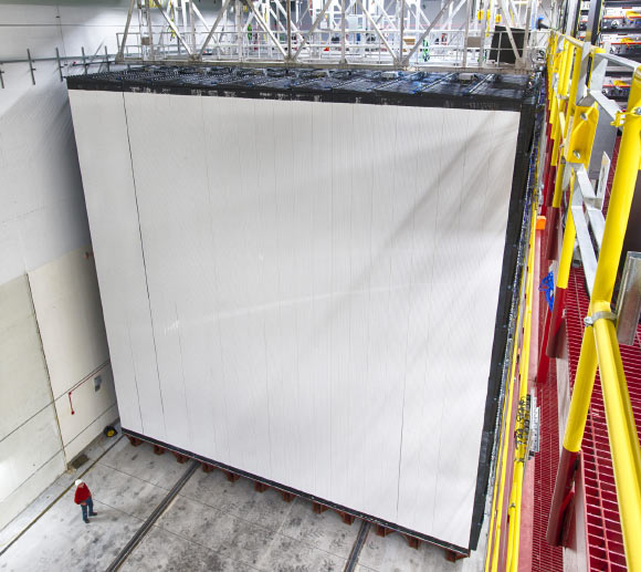 Une fois terminé, le détecteur NOvA comprendra 28 blocs de détection, chacun mesurant environ 15 mètres de haut, 15 mètres de large et 2 mètres de profondeur (Fermilab).