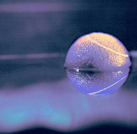 Une conception d'artiste d'un fermion de Majorana flottant à la surface de la mer de Fermi. Crédit image : Alexey Drjahlov / CC-BY-SA.