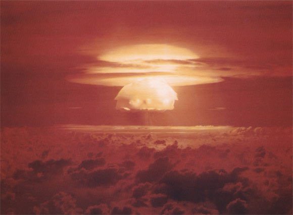 L'essai d'arme nucléaire Castle Bravo sur l'atoll de Bikini. Crédit image : Département de l'énergie des États-Unis.