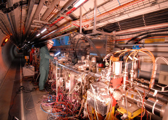 Vue du tunnel où se trouvent les détecteurs de protons de l'expérience TOTEM. Crédit image : Collaboration TOTEM.