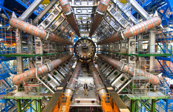Les physiciens d'ATLAS ont testé la force d'attraction entre les muons ou leptons τ et un autre type de particule fondamentale, le boson W. Crédit image : CERN.