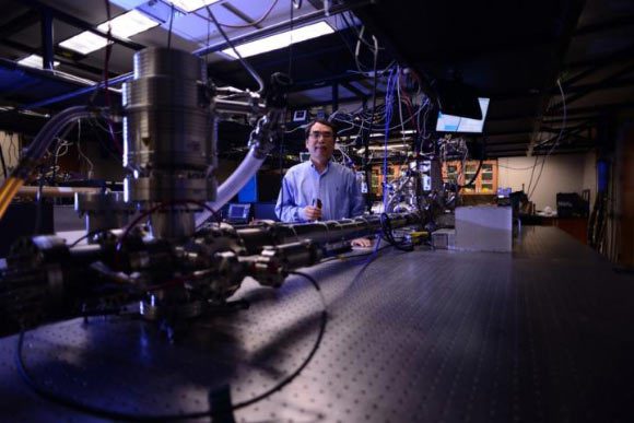 Le professeur Chang et ses co-auteurs ont battu le record de l'impulsion lumineuse la plus courte. Crédit photo : Université de Floride centrale.