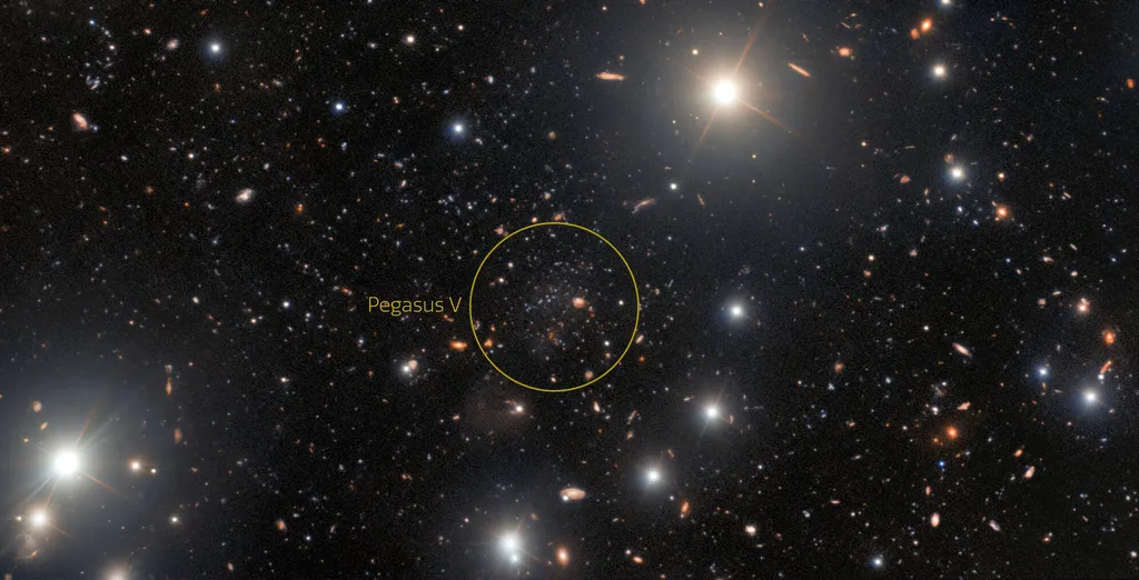 Galaxie naine ultra-faible Pégase V[1]Les yeux aiguisés d'un astronome amateur ont conduit à la découverte d'une galaxie naine ultra-faible inhabituelle à la périphérie de la galaxie d'Andromède. Crédit : Observatoire international Gemini/NOIRLab/NSF/AURA, Remerciements : Traitement de l'image : T.A. Rector (Université d'Alaska Anchorage/NSF's NOIRLab), M. Zamani (NSF's NOIRLab) & ; D. de Martin (NSF's NOIRLab)</p><span id=
