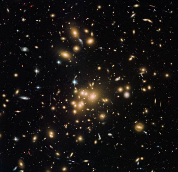 Une expérience proposée par le Dr Donald Chang vise à résoudre les divergences entre la relativité restreinte et le modèle standard de la cosmologie. Crédit image : NASA / ESA / Hubble Heritage Team / STScI / AURA / J. Blakeslee, NRC Herzberg, DAO / H. Ford, JHU.