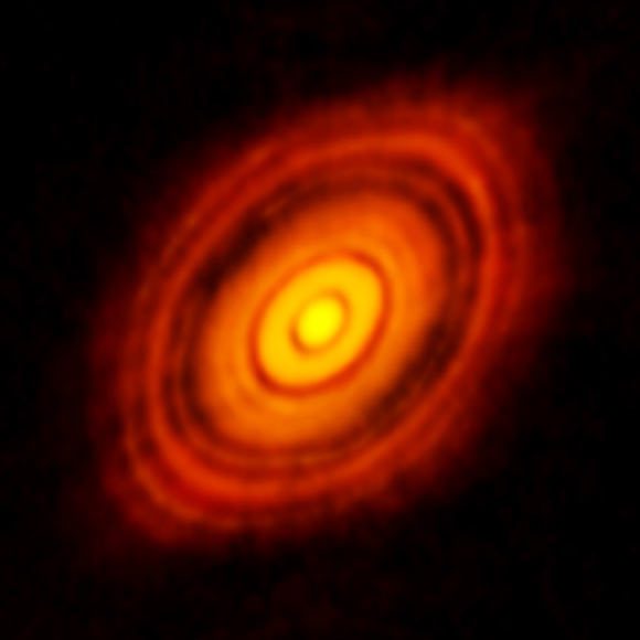 Cette image montre le disque protoplanétaire entourant la jeune étoile HL Tauri. Crédit image : ALMA / ESO / NAOJ / NRAO.