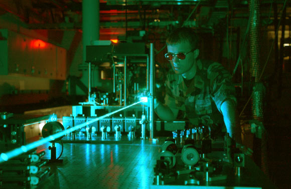Les scientifiques présentent une preuve directe de la présence d'excitons sur une surface Ag(111) au cours d'un processus de photoémission à trois photons avec des impulsions laser de 15 fs.