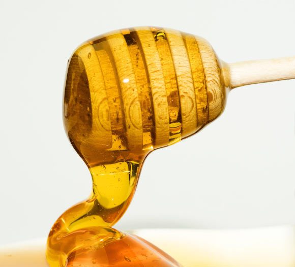Nolan et al. démontrent l'utilité du miel de manuka pour l'incorporation dans le traitement antibiotique nébulisé des infections respiratoires, en particulier Mycobacterium abscessus. Crédit image : Yevgen Kyrylko.