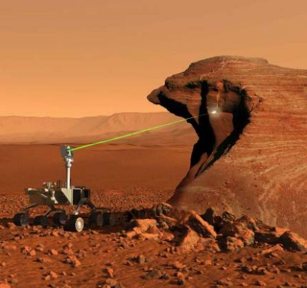 L'illustration de cet artiste montre MSL Curiosity tirant son laser ChemCam sur un affleurement rocheux. Si MSL disposait d'un faisceau tracteur, il pourrait attirer des particules microscopiques dans son laboratoire embarqué pour une étude plus approfondie. Crédit image : NASA.