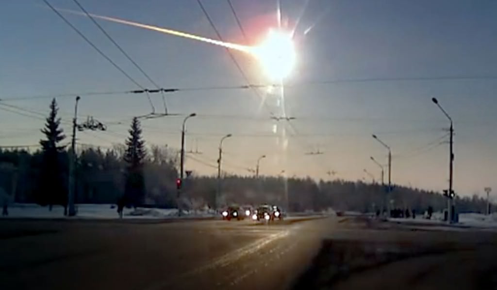 Boule de feu de Tcheliabinsk enregistrée par une dashcam de Kamensk-Uralsky au nord de Tcheliabinsk où il faisait encore jour. Une étude de la zone proche de cette explosion aérienne de météore a révélé des signatures similaires au site de Tall el_Hammam.