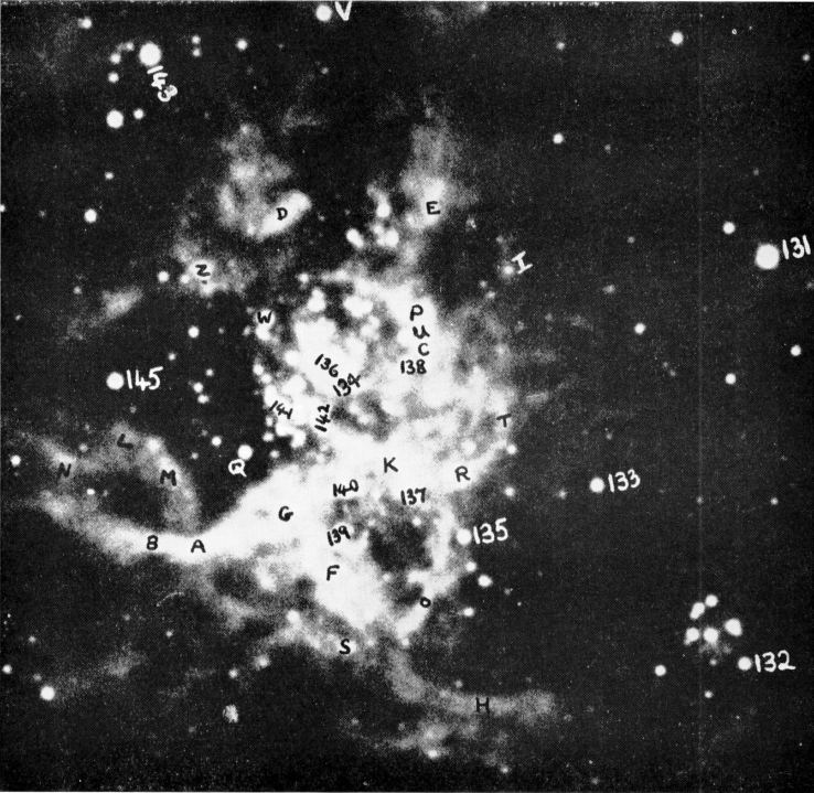 Cette image est tirée d'un article de 1961 intitulé "Une étude de la région 30 Doradus du Grand Nuage de Magellan" par MW Fête. Il est centré sur R140, l'une des 30 étoiles massives de Dorado. Crédit d'image : MW Feast 1961, MNRAS. 
