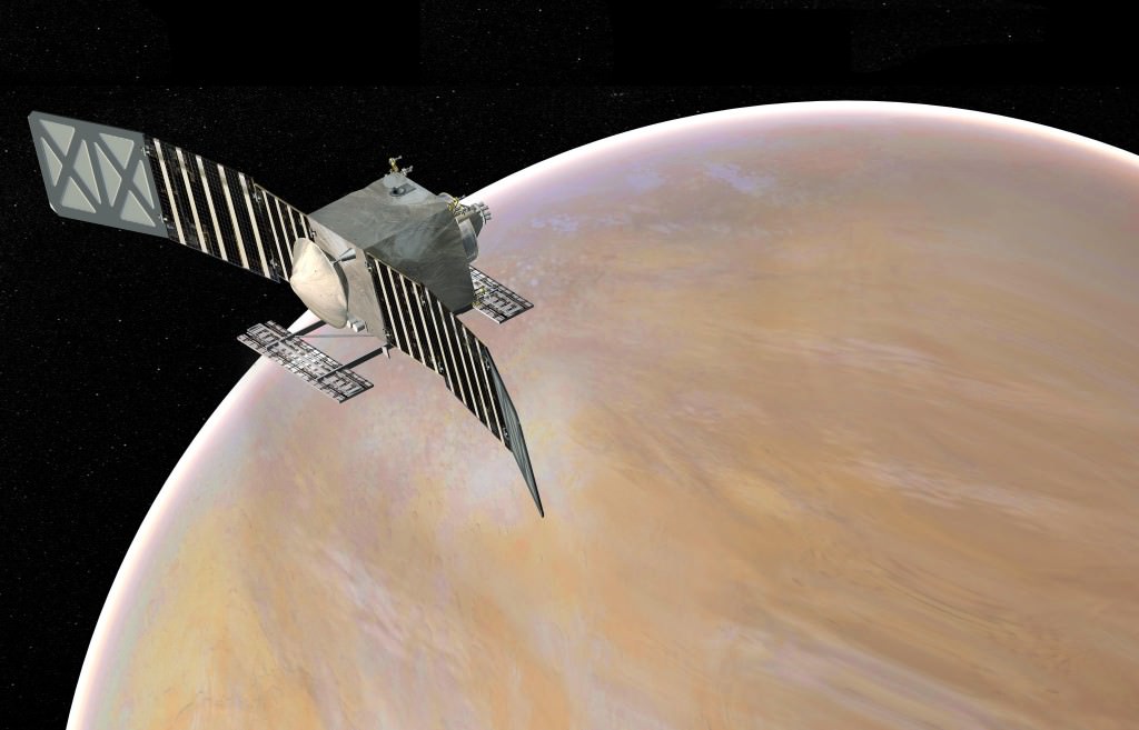 Concept d'artiste du vaisseau spatial VERITAS (Venus Emissivity, Radio Science, InSAR, Topography, and Spectroscopy). VERITAS devrait être lancé en 2031. Crédit d'image : NASA/JPL-Caltech