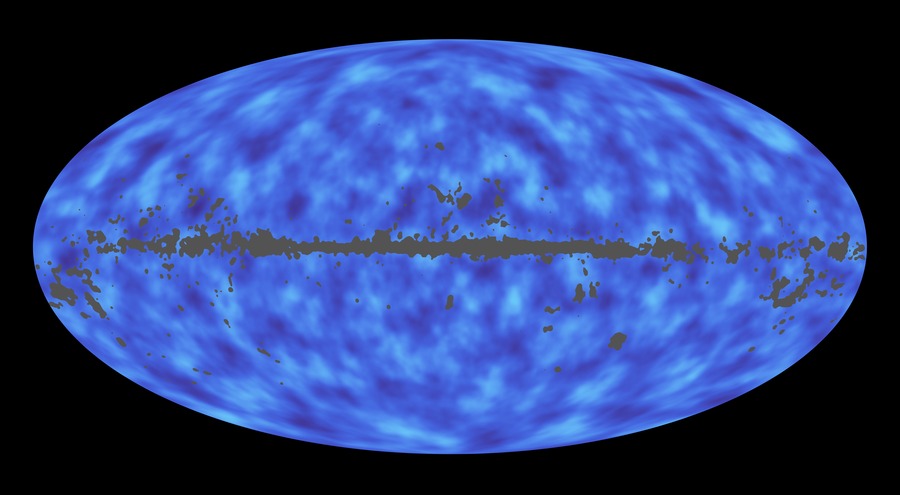Une carte du ciel complet de la mission Planck montre la matière vue de la Terre jusqu'aux limites de l'Univers observable. Les régions avec moins de masse apparaissent comme des zones plus claires tandis que celles avec plus de masse sont plus sombres. Avec l'aimable autorisation de l'ESA/Mission Planck.