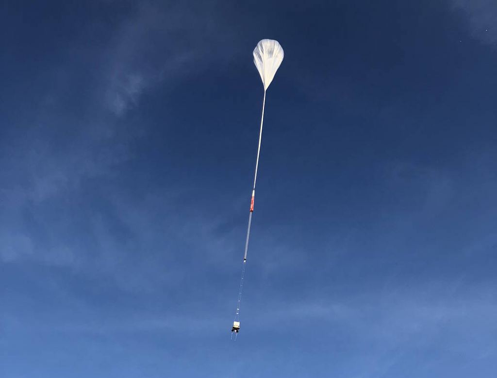 Une étude atmosphérique par ballon transporte des instruments dans la stratosphère. Certains ballons montent assez haut pour faire de la science suborbitale. Avec l'aimable autorisation de la NASA.
