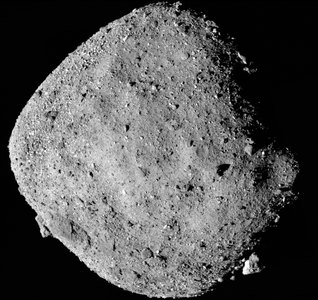 Des équipes scientifiques ont identifié des minéraux de type argile contenant de l'eau sur l'astéroïde Bennu. L'eau de ces objets est apportée à des mondes plus vastes au cours du processus d'accrétion. Avec l'aimable autorisation de la mission NASA/OSIRIS-REx.