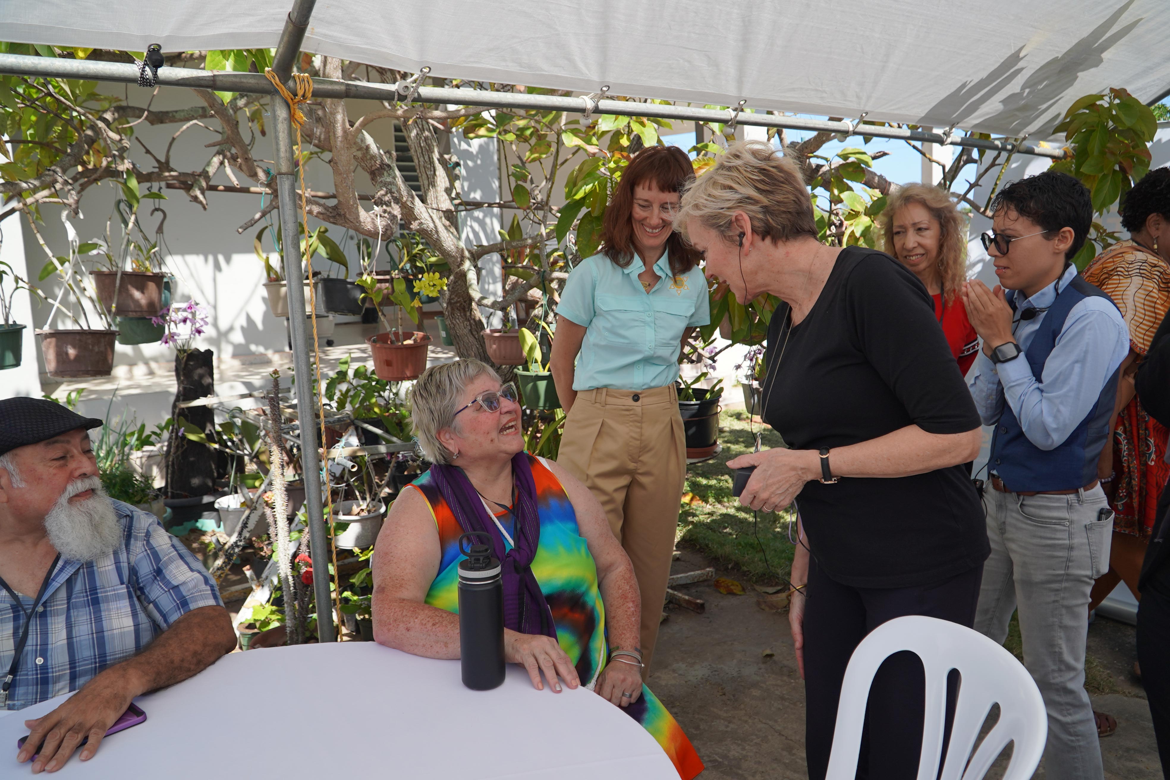 La secrétaire à l'énergie Jennifer Granholm à Isabela, Porto Rico