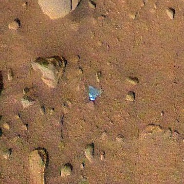 Voici la vue d'Ingenuity sur certains débris laissés par la séquence d'entrée, de descente et d'atterrissage qui l'a amenée avec Persévérance sur Mars. Avec l'aimable autorisation de la NASA/JPL-Caltech