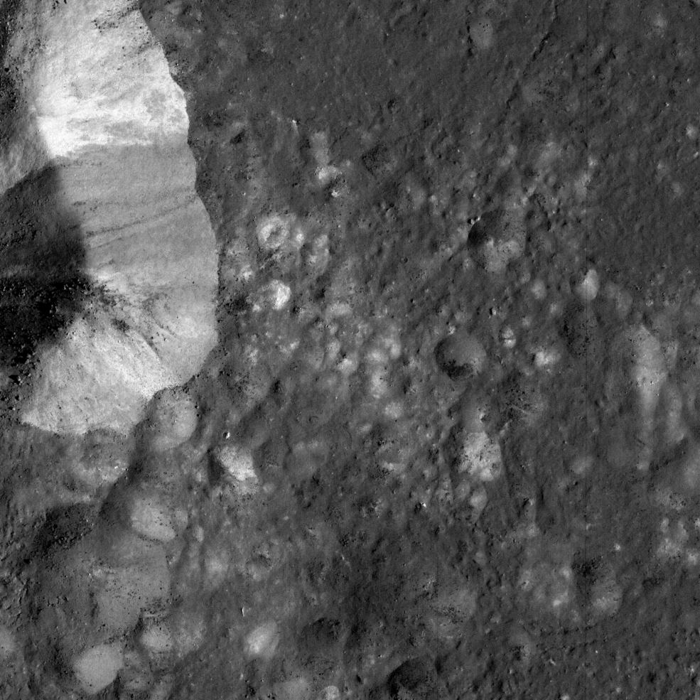 Cratère d'Aristarchus vu dans Earthshine pendant la Nouvelle Lune. Il est très possible que les astronautes à la surface puissent se déplacer juste à la lumière d'Earthshine. Crédit : NASA/KARI/ASU